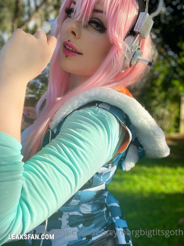 mercymorgbigtitsgoth super sonico - 11