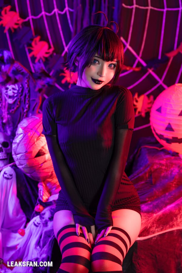 Umeko J - Mavis Halloween - 1