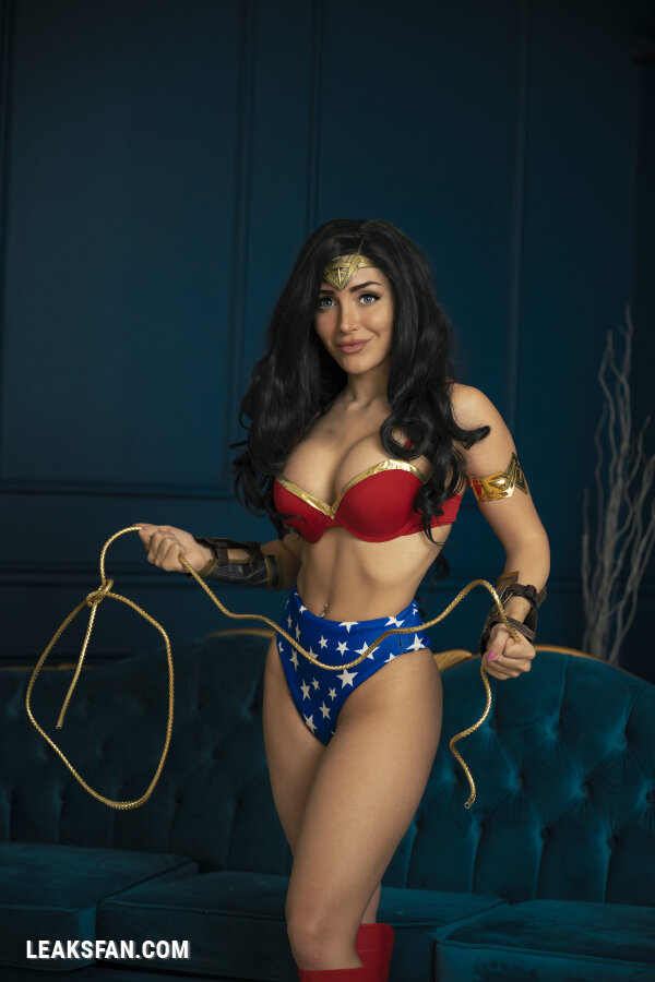 Lisa Mancini - Wonder Woman - 0