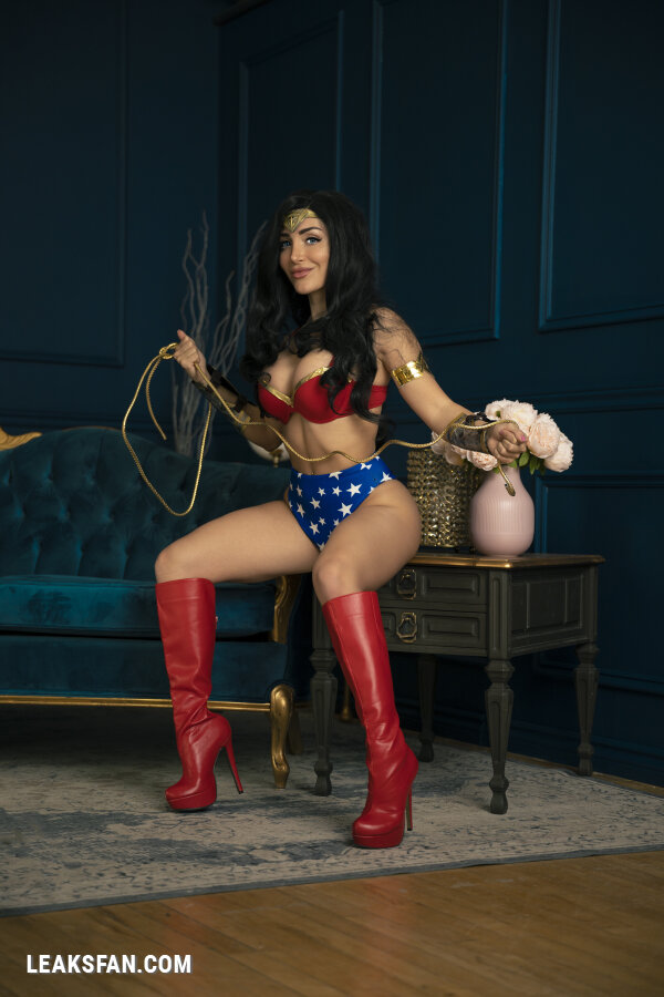 Lisa Mancini - Wonder Woman - 2