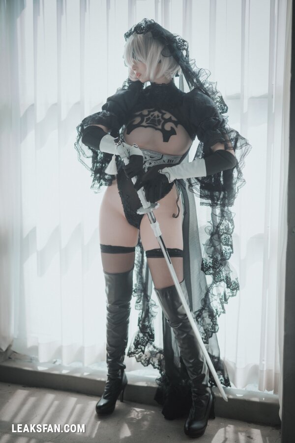 DJAWA Photo - Bambi (밤비) - La Rose NoirE 2B - 1