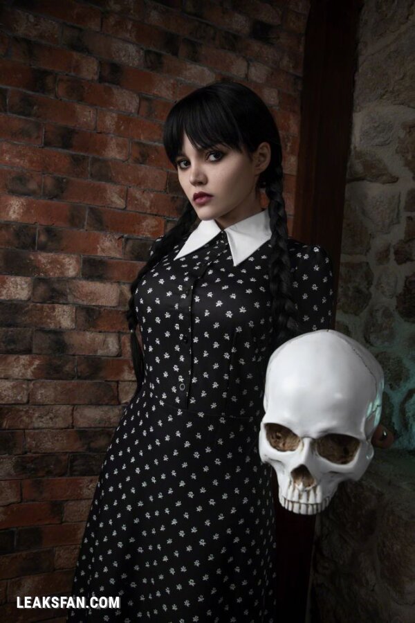 Kalinka Fox - Wednesday / Merlina (The Addams Family) - 12