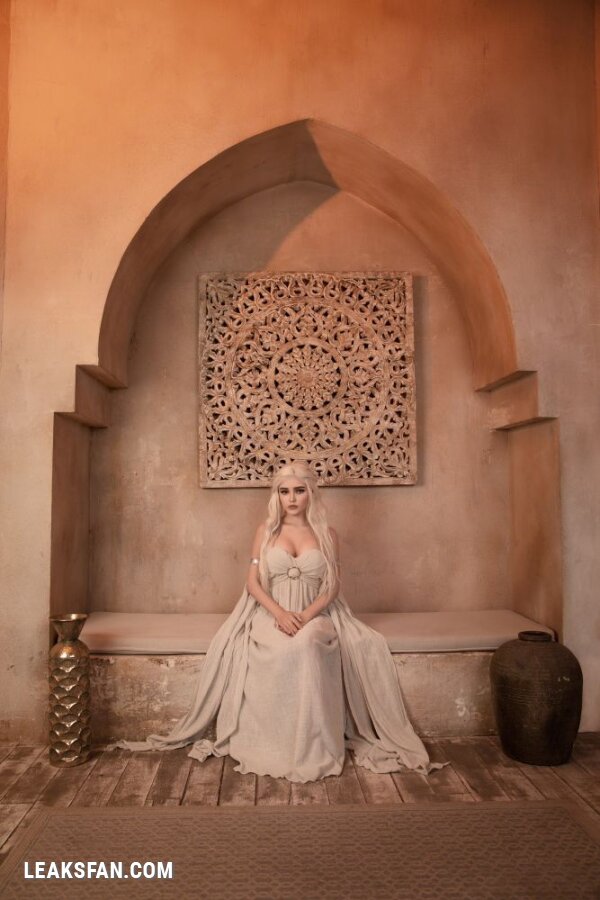 Kalinka Fox - Daenerys (Game Of Thrones) - 2