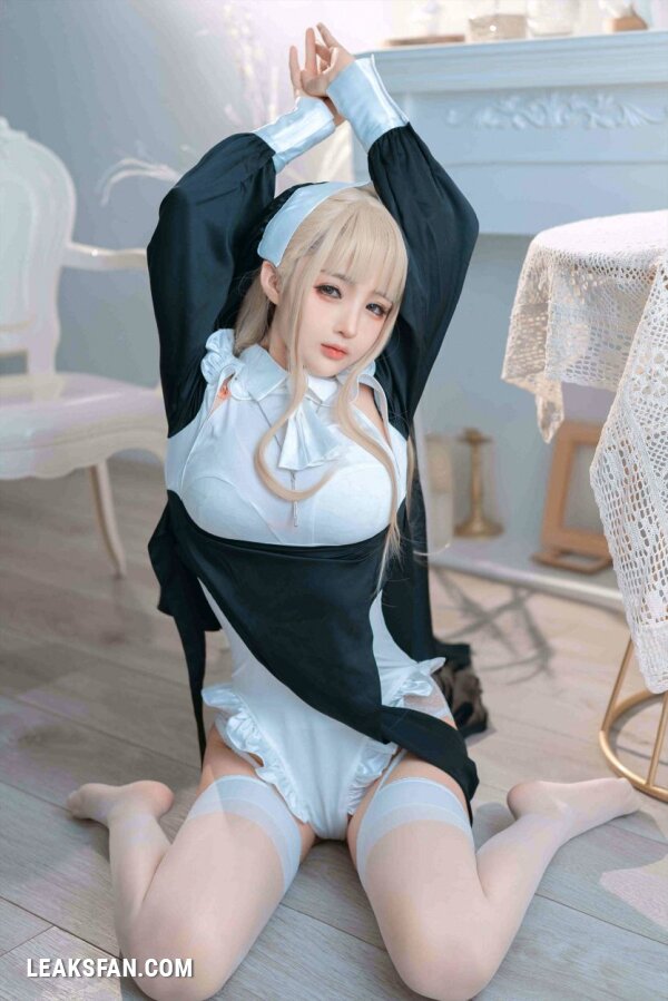 Sakurai - Nun (Random Cosplay) - 0