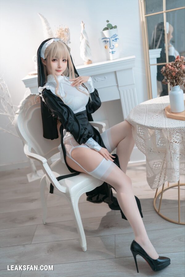 Sakurai - Nun (Random Cosplay) - 1