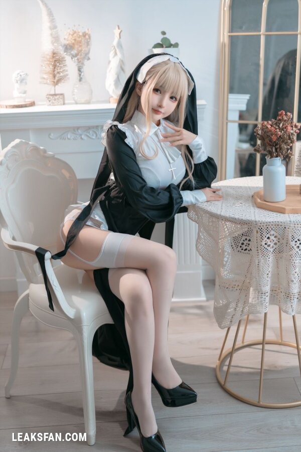 Sakurai - Nun (Random Cosplay) - 0