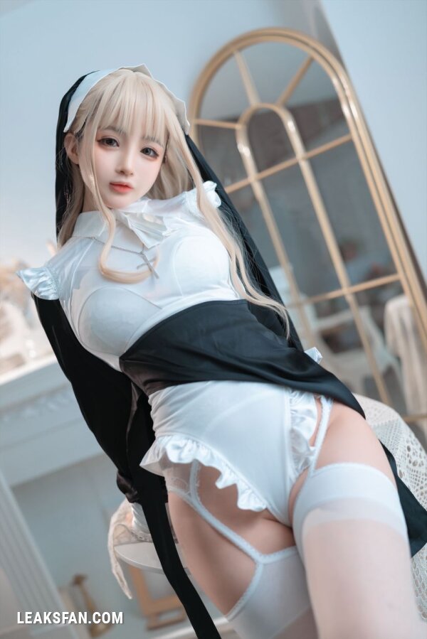 Sakurai - Nun (Random Cosplay) - 0