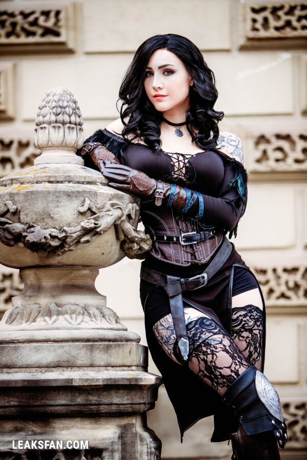 Luxlo Cosplay - Yennefer - 26