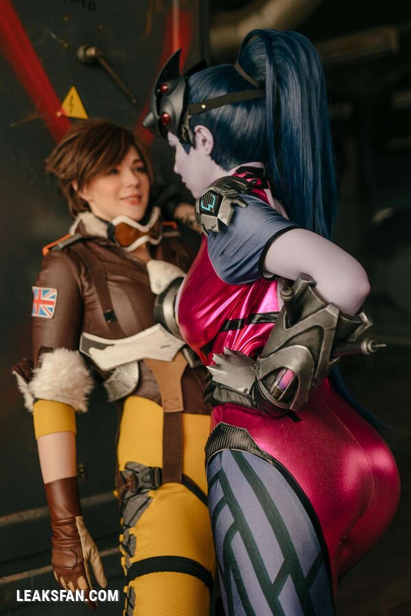 Alina Becker - Widowmaker x Tracer - 43