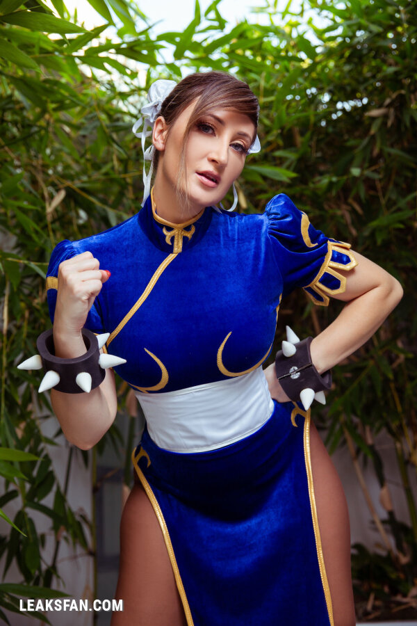 Holly Wolf - Chun-Li - 2