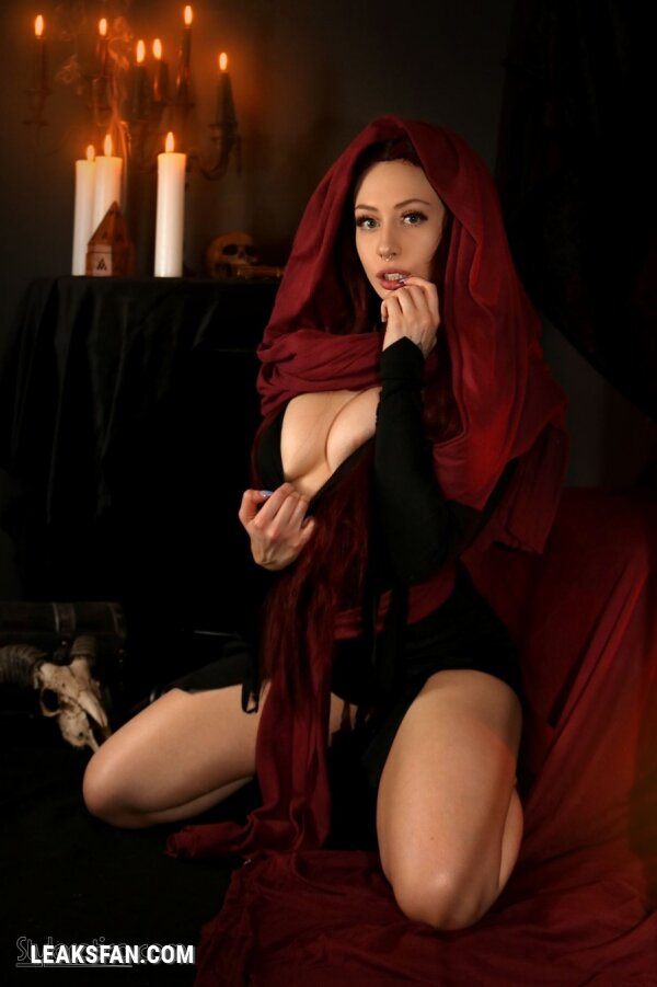 Elise Laurenne as Melisandre - 0