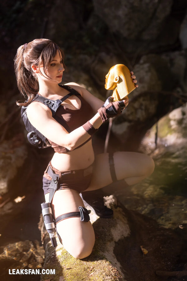 Enji Night - Lara Croft - 1