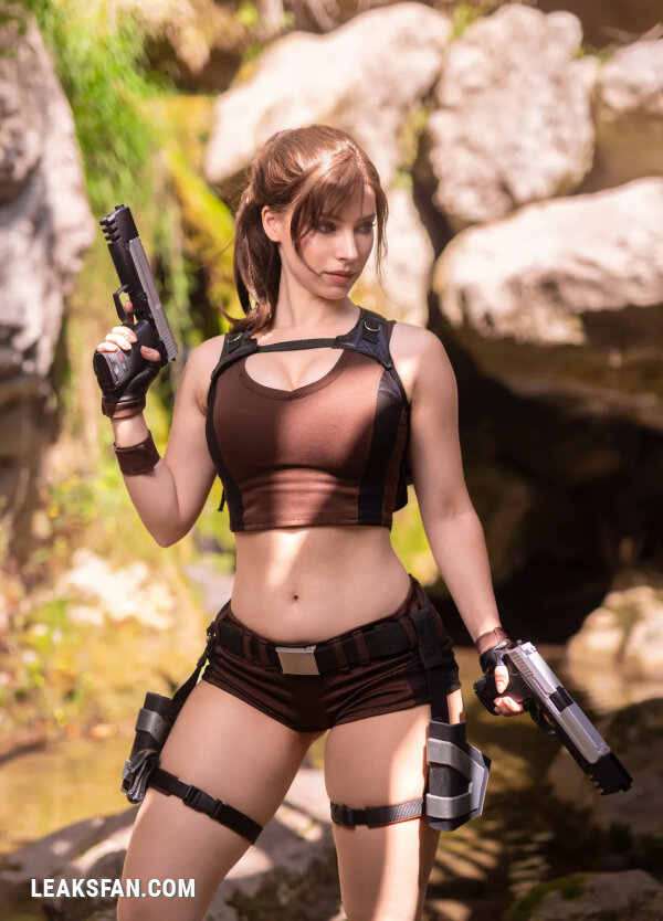 Enji Night - Lara Croft - 1