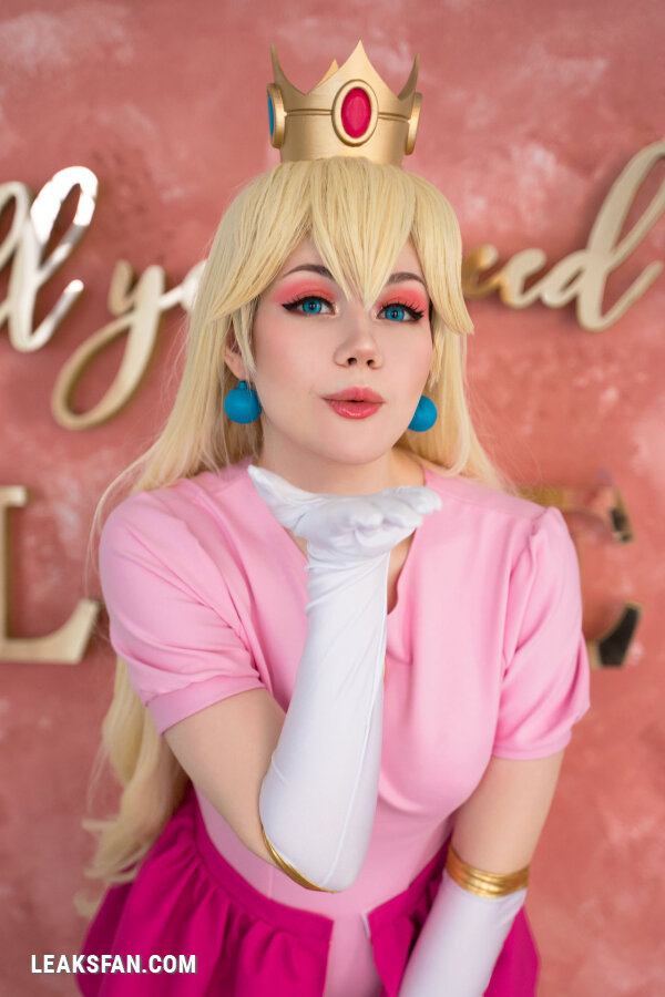 Anastasia Komori - Peach - 0