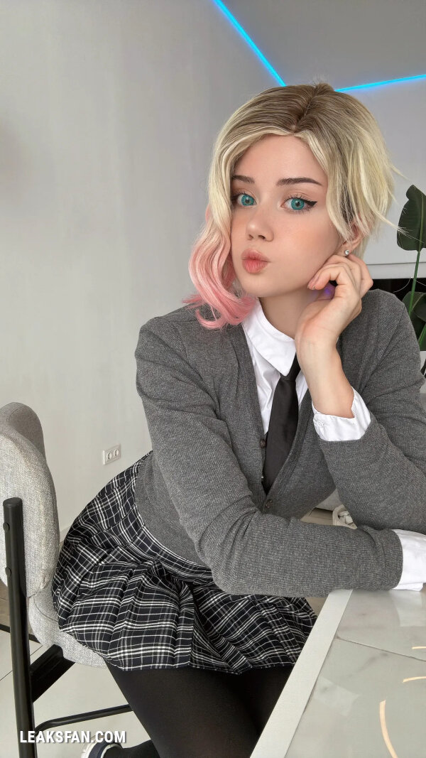 Anastasia Komori - Gwen - 26