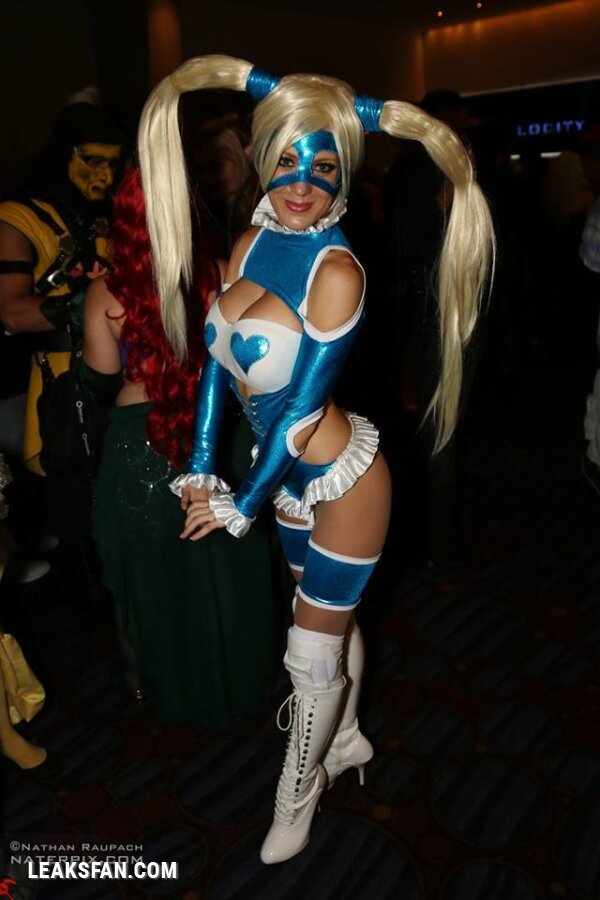 R.Mika (Street Fighter) cosplay by Kristen Hughey! - 1