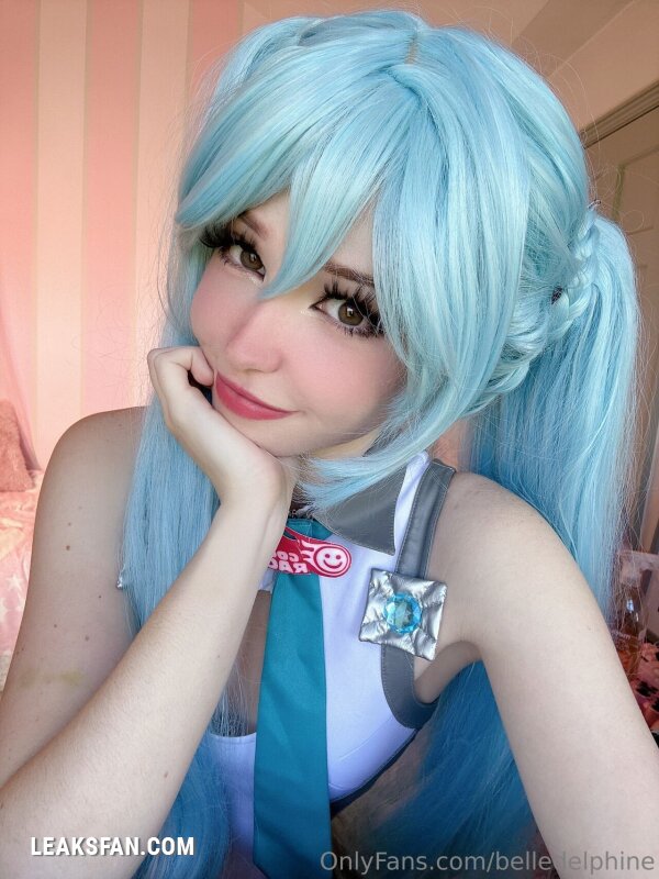 Belle Delphine ----------------- Hatsune Miku - 7