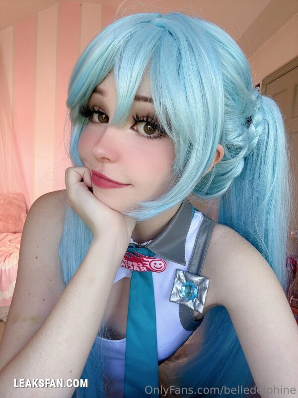 Belle Delphine ----------------- Hatsune Miku - 8