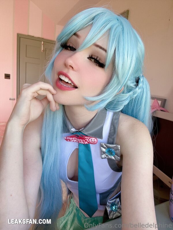 Belle Delphine ----------------- Hatsune Miku - 0