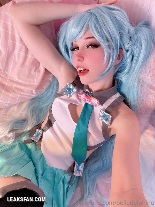 Belle Delphine ----------------- Hatsune Miku - 20