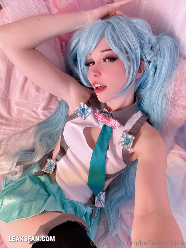 Belle Delphine ----------------- Hatsune Miku - 24