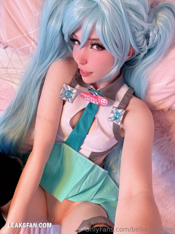 Belle Delphine ----------------- Hatsune Miku - 2