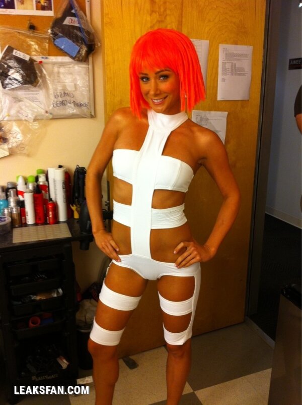 Sara Underwood Dressed as Lilu from the 5th Element - 0