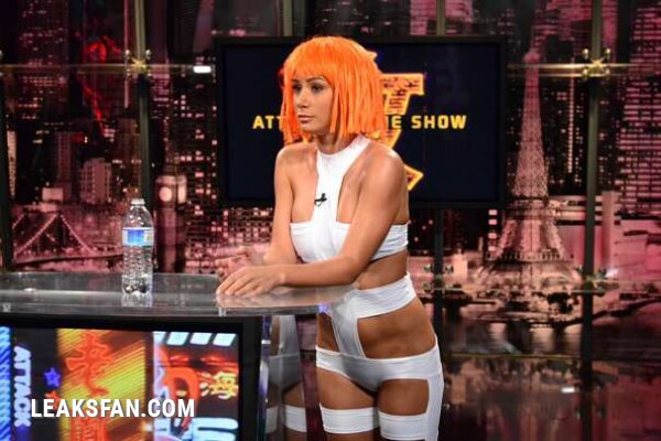 Sara Underwood Dressed as Lilu from the 5th Element - 9