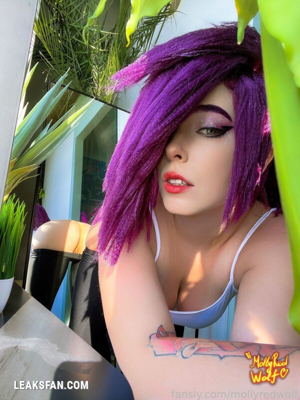 mollyredwolf leela from futurama - 1