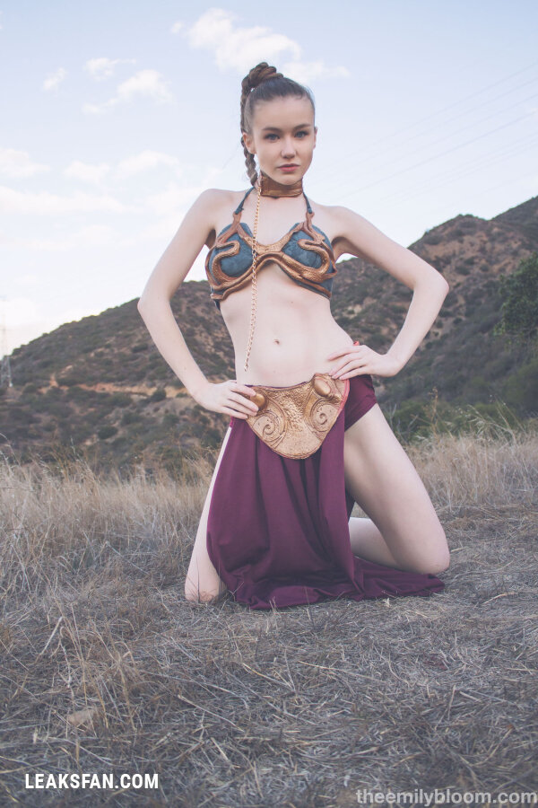 Emily Bloom is Slave Leia - 4