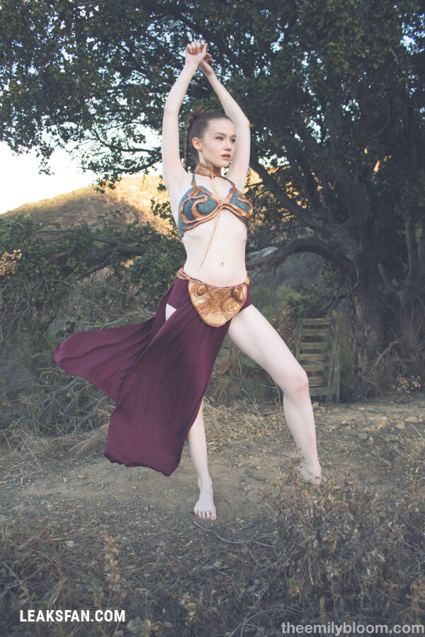 Emily Bloom is Slave Leia - 0