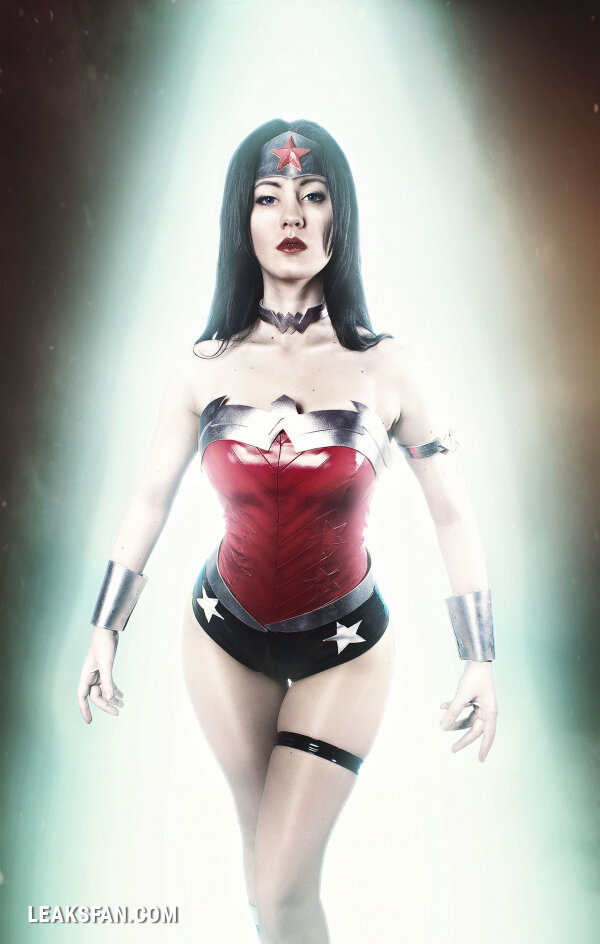 Oniksiya Sofinikum is Wonder Woman - 2