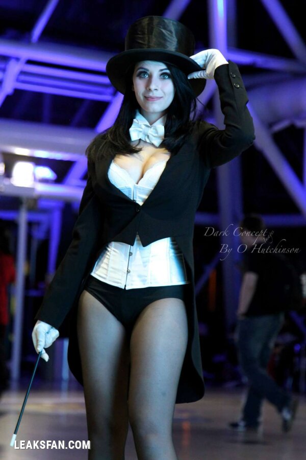 Zatanna Zatara (Justice League) - 1