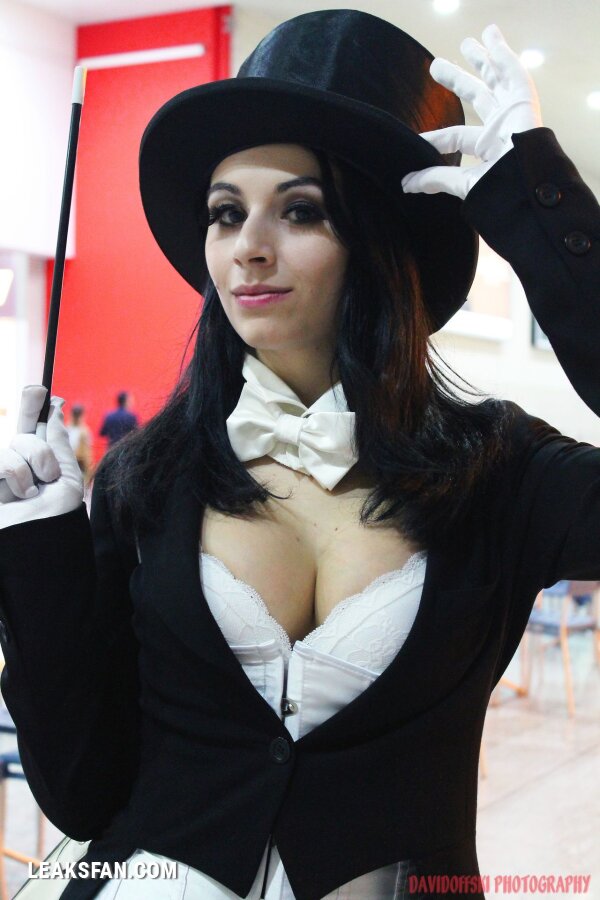 Zatanna Zatara (Justice League) - 2