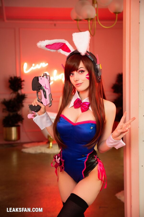 Rolyatis Taylor - D.Va Bunny Suit - 2