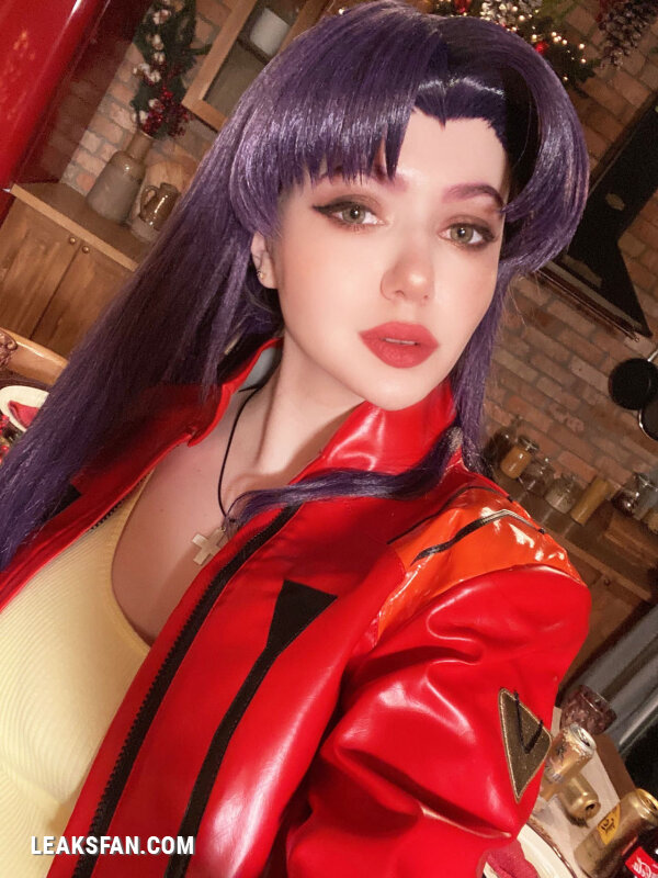 Alina Becker - Misato Katsuragi - 1