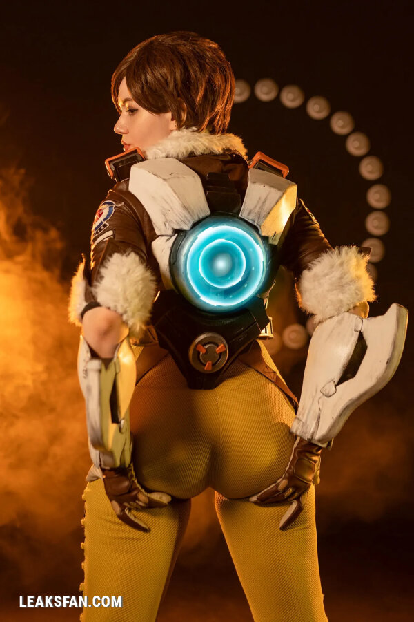 Alina Becker - Tracer - 1