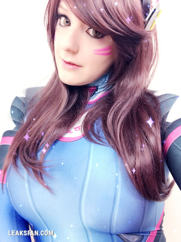 Vicki Valkyrie as D.va - 1